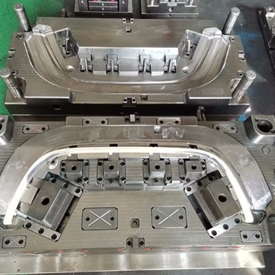 car-mold-by-column-type-edm